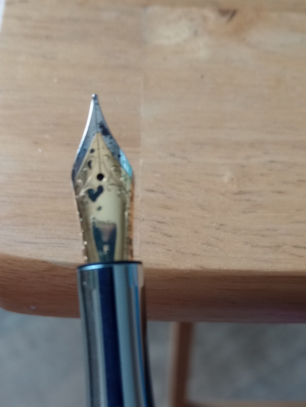 Elegant Faux Wood and Turquoise Fountain Pen - Picture 5 of 8